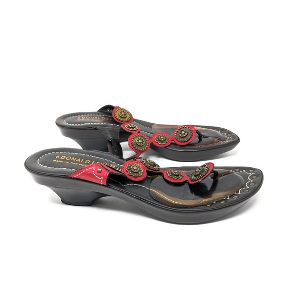Donald J Pliner Womens 8.5 Red Cosette Medallion Kitten Heel Sandals Slip On - Picture 4 of 8